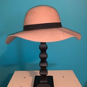 Brimmed Fashion Hat (NEVER WORN)